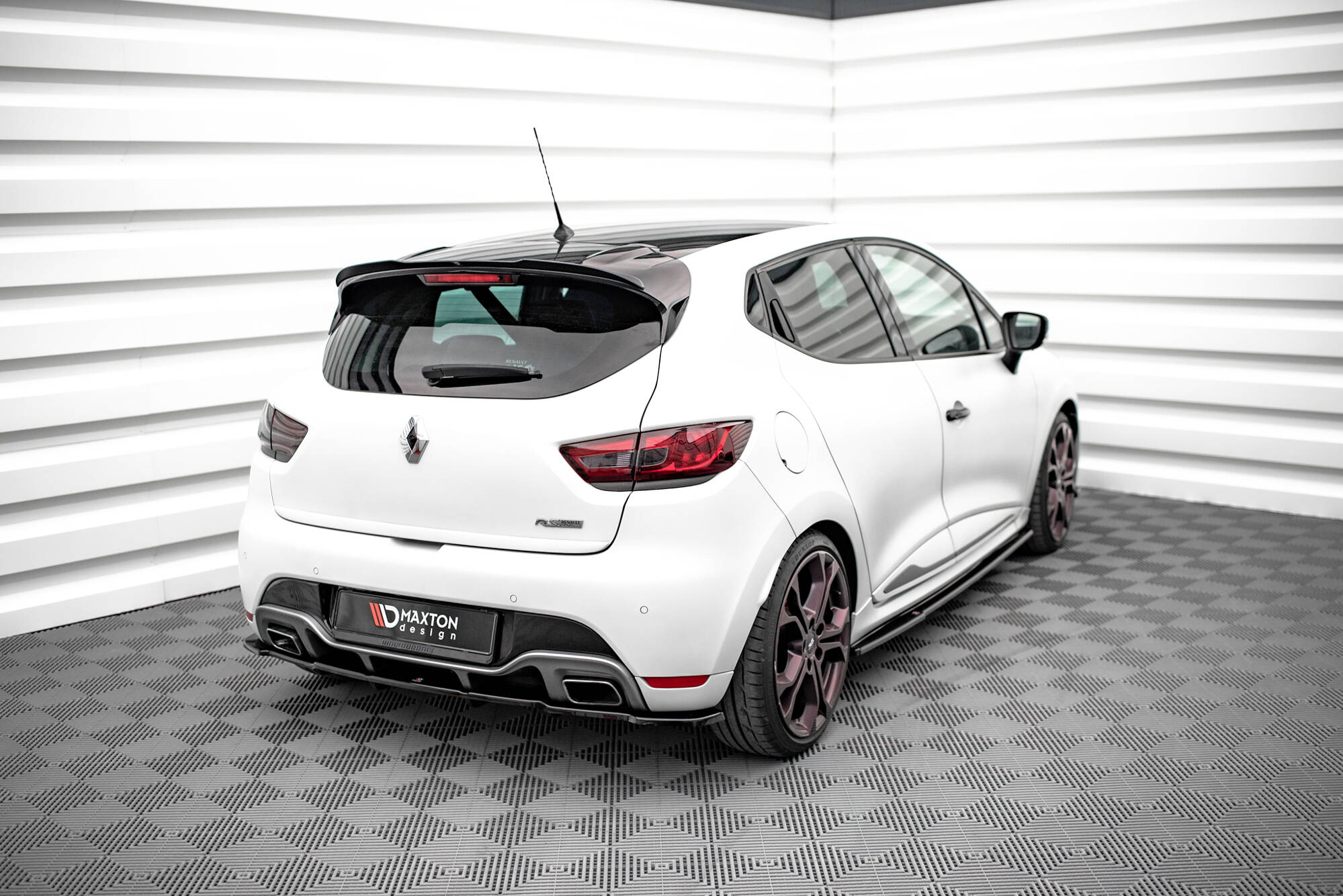 Central Rear Splitter (with vertical bars) Renault Clio RS Mk4, Our Offer  \ Renault \ Clio RS \ Mk4 [2013-2019]