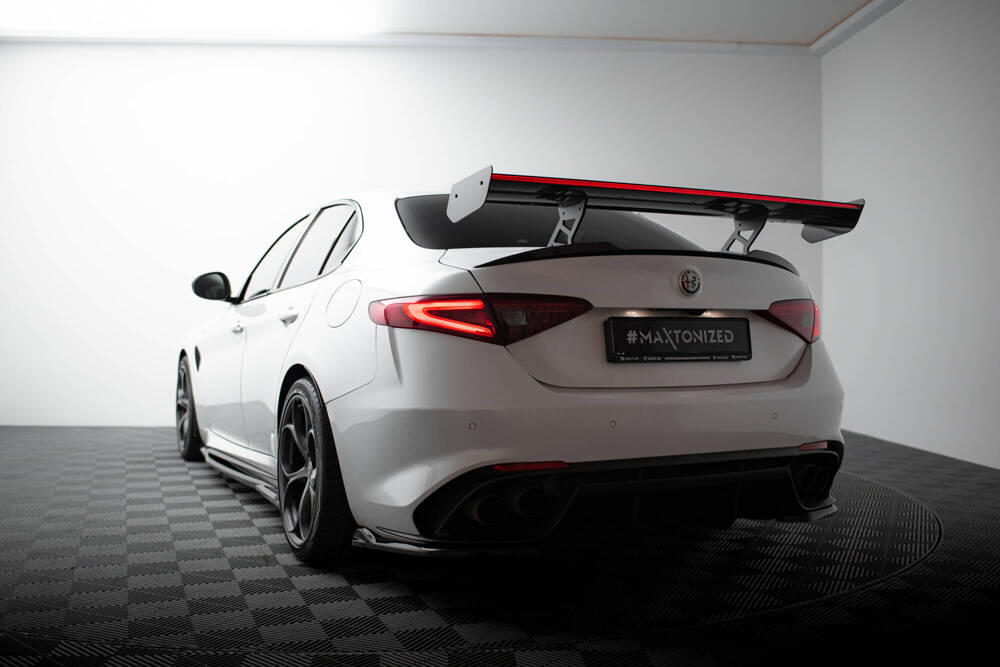 Carbon Spoiler + LED Alfa Romeo Giulia Quadrifoglio