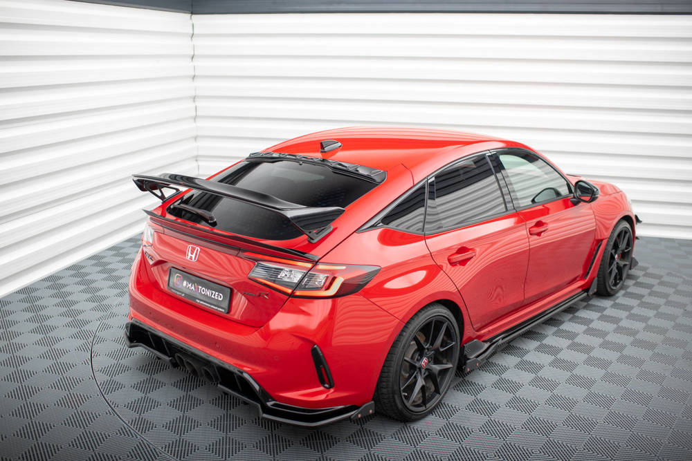 The extension of the rear window Honda Civic Type-R Mk 11