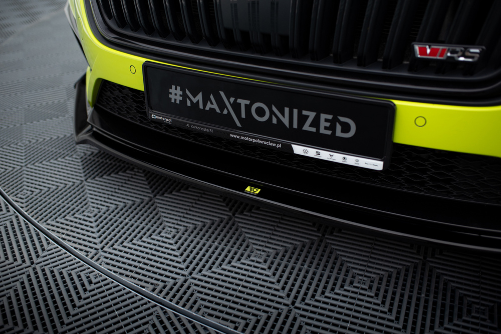 Front Splitter V.2 + Flaps Skoda Octavia RS Mk4