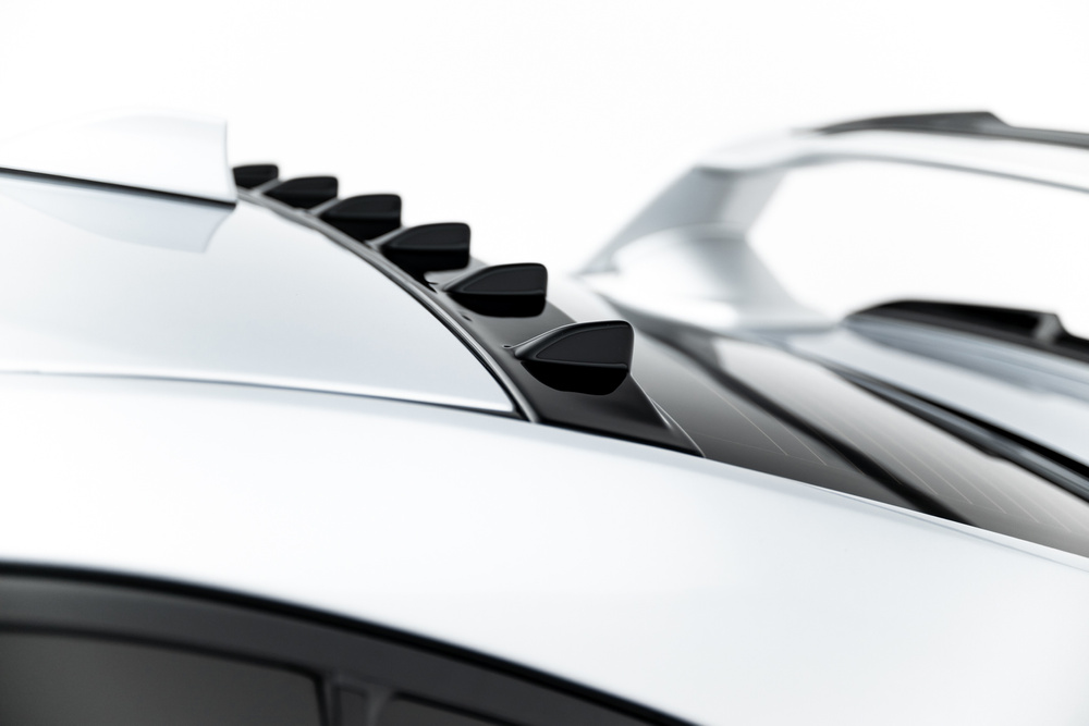 The extension of the rear window Subaru WRX STI Mk2